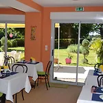 Le Castel Hotel 3*