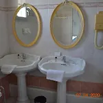 Le Castel Hotel Brissac-Quince