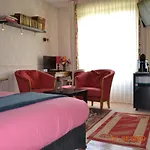 Le Castel Hotel Brissac-Quince