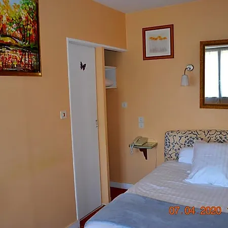 Le Castel 3* Brissac-Quince