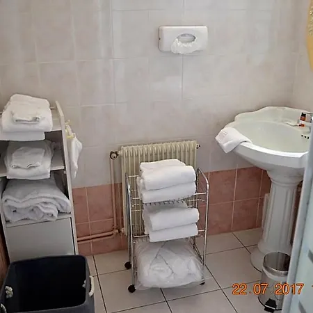 Le Castel Hotel