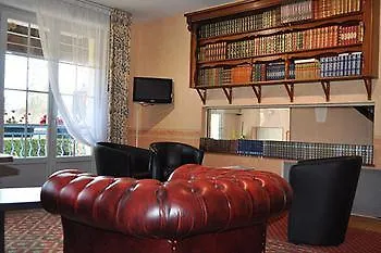 Le Castel 3* Brissac-Quince