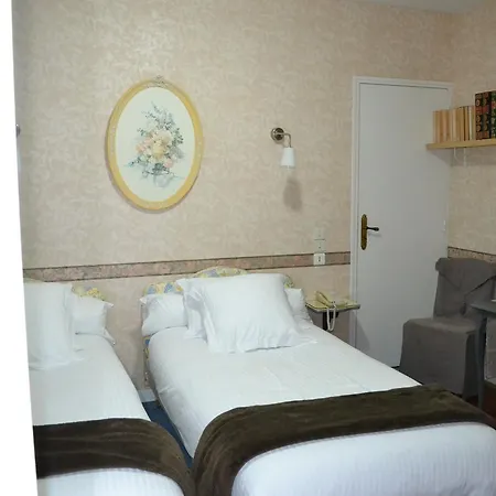 乐卡斯特酒店 酒店 Brissac-Quince