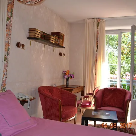 Le Castel Hotel