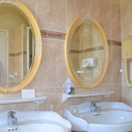 Hotel Le Castel Brissac-Quince