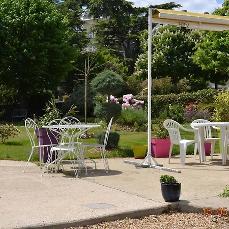 Le Castel 3* Brissac-Quince