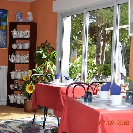 Le Castel 3* Brissac-Quince