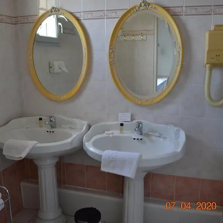 乐卡斯特酒店 酒店 Brissac-Quince