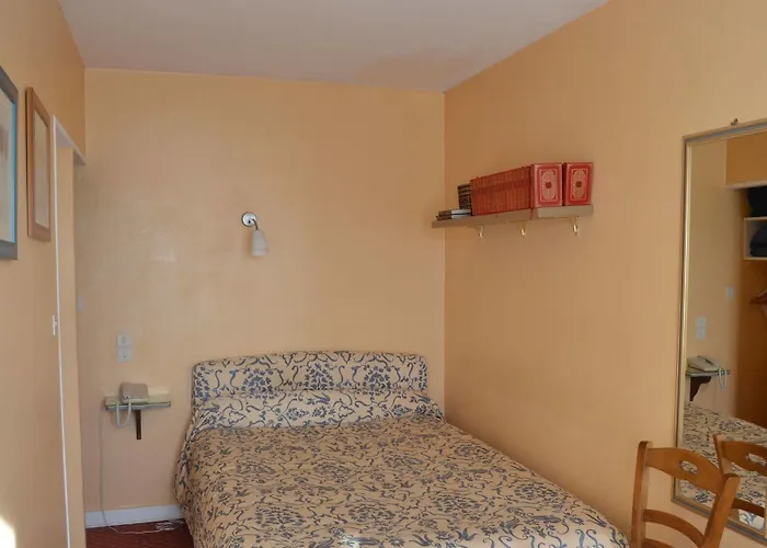 Le Castel Hotel Brissac-Quince