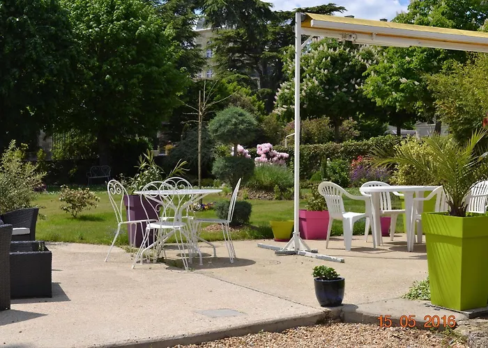 Le Castel 3* Brissac-Quincé