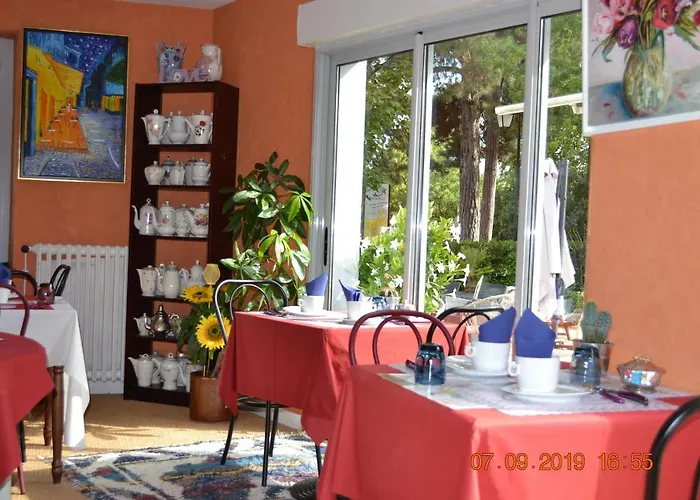 Le Castel 3* Brissac-Quince