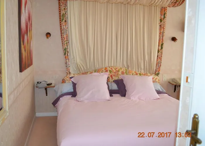 Le Castel Hotel Brissac-Quince