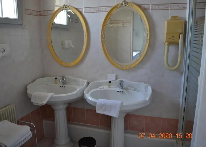 Le Castel Hotel Brissac-Quince